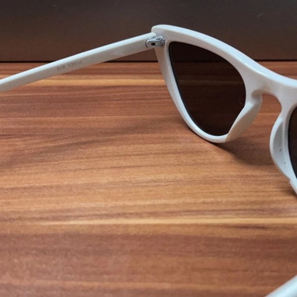 White glasses